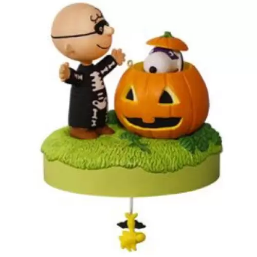 2016 Trick or Treat? - Peanuts - Magic